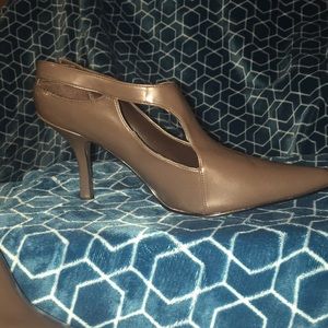 brown, sling ..mule 3⬆️heels slight sign of wear